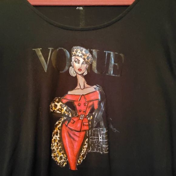 just be Tops - 1X Vogue Top & Lipstick Earrings